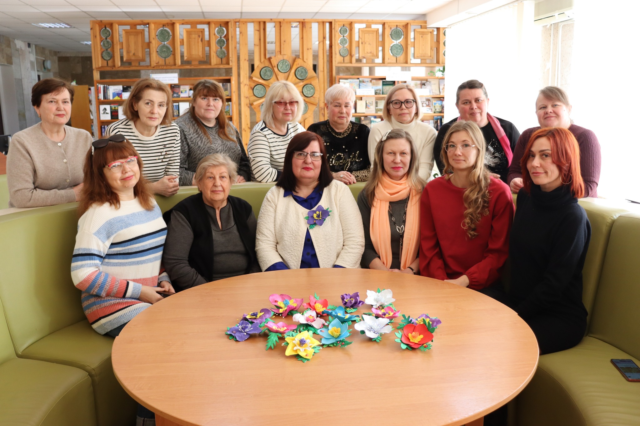 Regular readers of the Central Library participated in a master class on making a brooch from foamiran