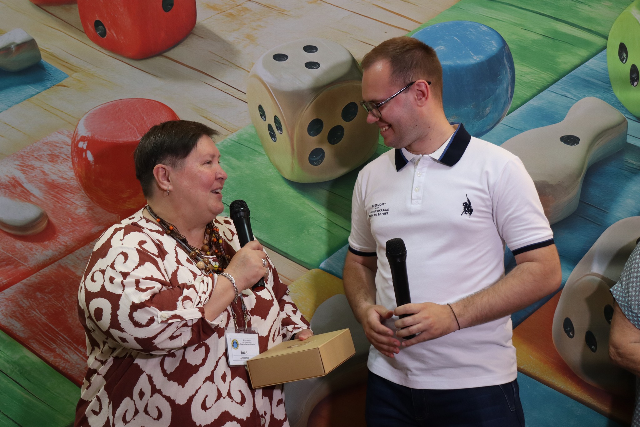 Вже третій рік поспіль Артем Кривцов підтримує фестиваль "Миколаївська фішка" і щедро дарує бібліотеці настільні ігри