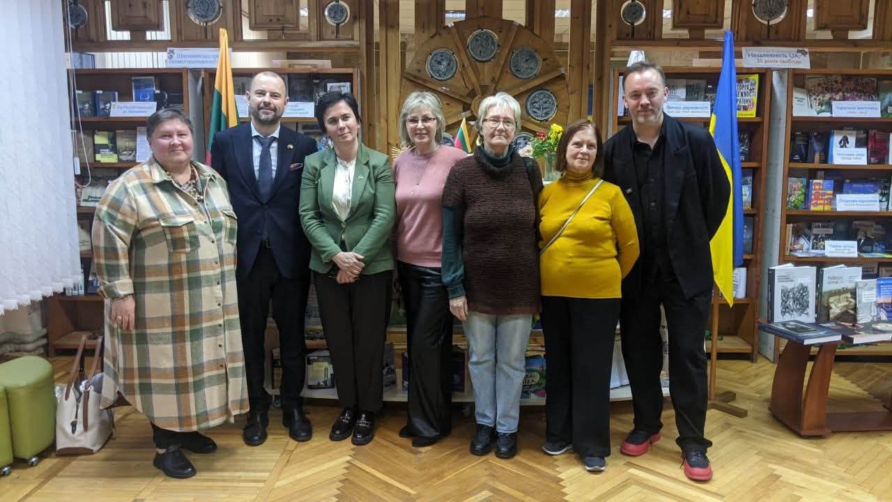 У Центральній бібліотеці ім. Марка Кропивницького відбулося відкриття Литовської книжкової полиці