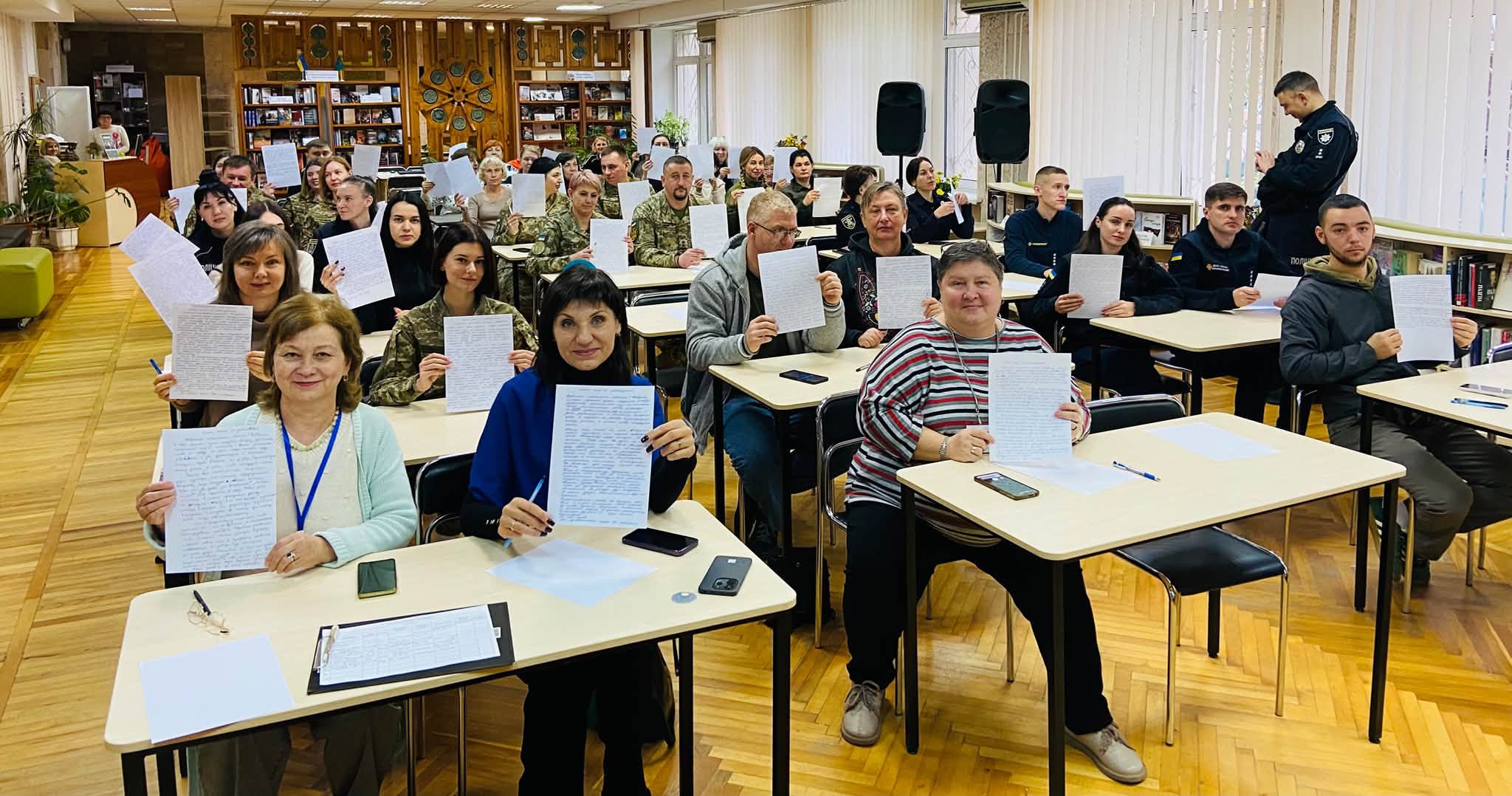 У Центральній бібліотеці ім. Марка Кропивницького писали 27-й Радіодиктант національної єдності 